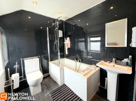 4 bedroom Semi-detached house for sale in Queensway, Forest Town, NG19