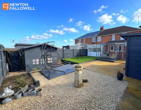 4 bedroom Semi-detached house for sale in Queensway, Forest Town, NG19