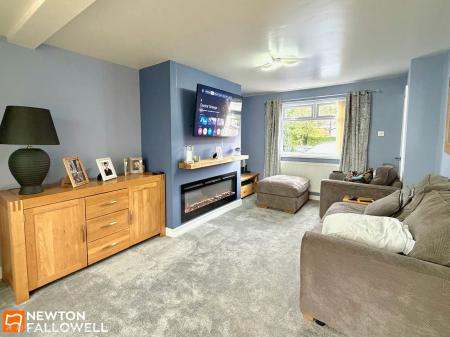 4 bedroom Semi-detached house for sale in Queensway, Forest Town, NG19