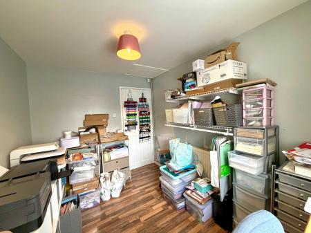 4 bedroom Semi-detached house for sale in Queensway, Forest Town, NG19