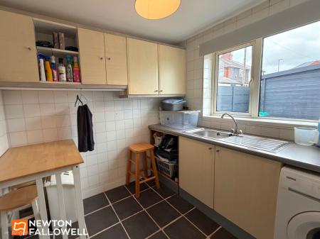 4 bedroom Semi-detached house for sale in Queensway, Forest Town, NG19