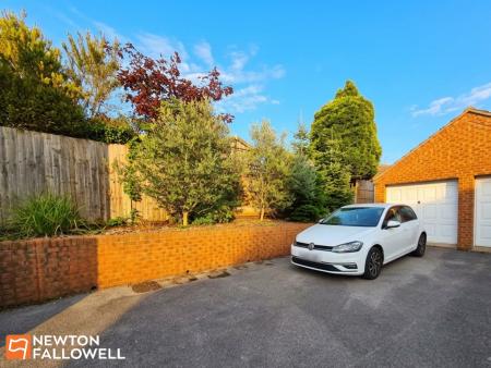 4 bedroom End of terrace house for sale in Rufford Drive, Mansfield Woodhouse, NG19