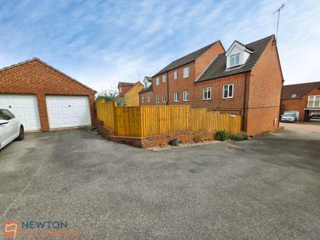 4 bedroom End of terrace house for sale in Rufford Drive, Mansfield Woodhouse, NG19