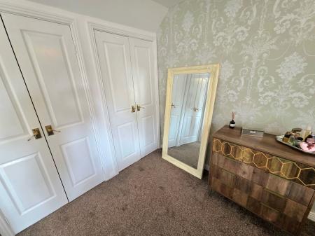 4 bedroom End of terrace house for sale in Rufford Drive, Mansfield Woodhouse, NG19