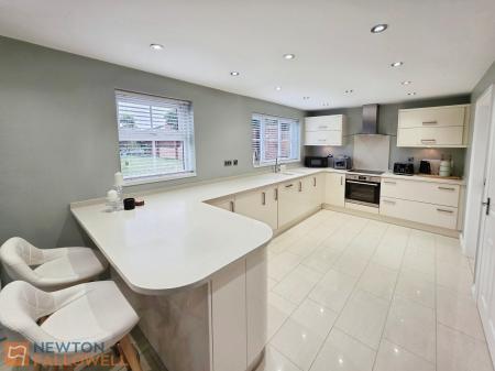4 bedroom Detached house for sale in Broughton Close, Clipstone Village, NG21