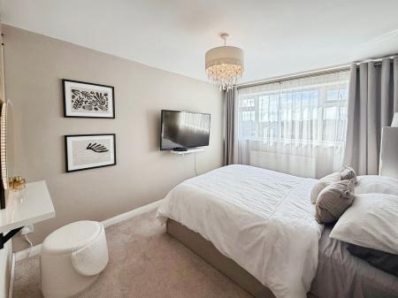 3 bedroom Detached house for sale in Churchfield Drive, Rainworth, NG21