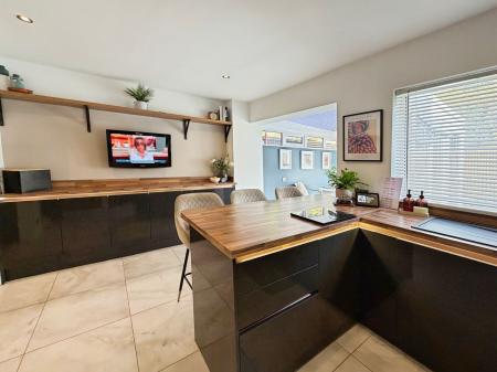 3 bedroom Detached house for sale in Churchfield Drive, Rainworth, NG21