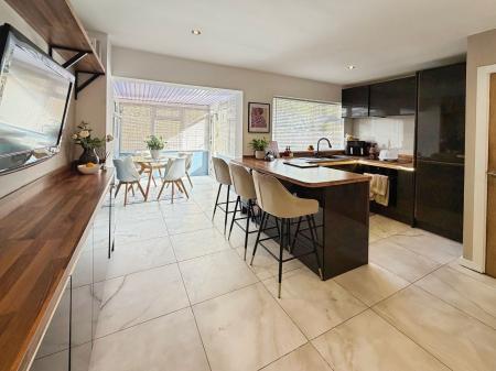 3 bedroom Detached house for sale in Churchfield Drive, Rainworth, NG21