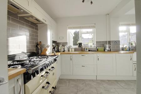 5 bedroom Semi-detached house for sale in Oak Road, Glinton, PE6