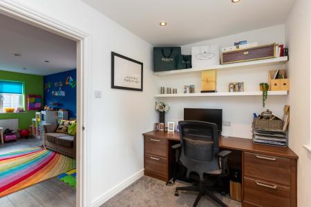 5 bedroom Detached house for sale in Prestland, Market Deeping, PE6