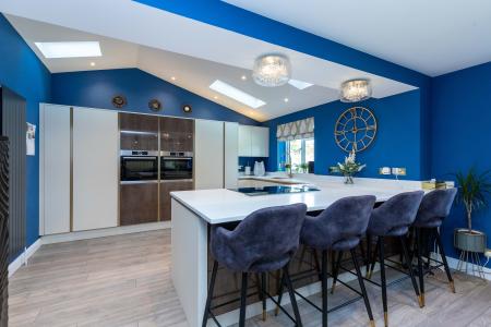 5 bedroom Detached house for sale in Prestland, Market Deeping, PE6