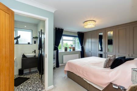 5 bedroom Detached house for sale in Prestland, Market Deeping, PE6