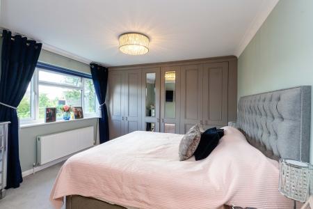 5 bedroom Detached house for sale in Prestland, Market Deeping, PE6