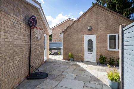 5 bedroom Detached house for sale in Prestland, Market Deeping, PE6