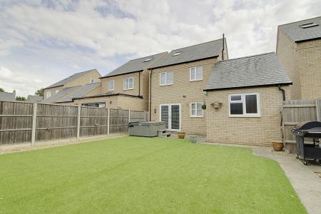 4 bedroom Detached house to let in Gold Street, Eye, PE6