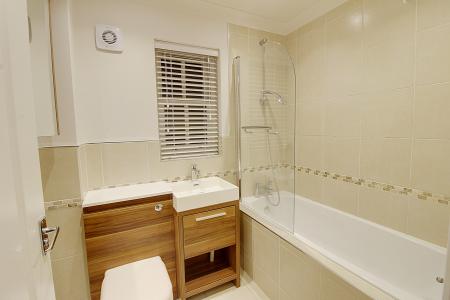 2 bedroom Flat to let in Bridge Street, Deeping St. James, PE6