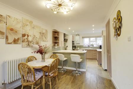 3 bedroom Terraced House to let in Godsey Crescent, Market Deeping, PE6