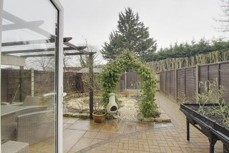 3 bedroom Terraced House to let in Godsey Crescent, Market Deeping, PE6