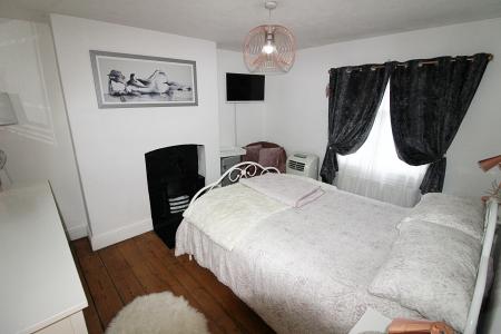 3 bedroom Terraced House to let in Bridge Foot, Market Deeping, PE6