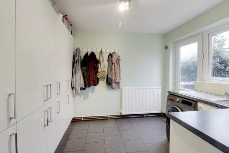 4 bedroom Detached house for sale in Hawthorn Close, Market Deeping, PE6