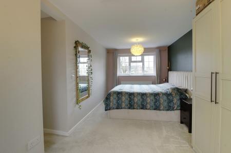 4 bedroom Detached house for sale in Hawthorn Close, Market Deeping, PE6