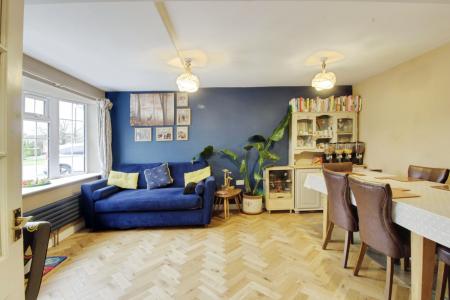 4 bedroom Detached house for sale in Hawthorn Close, Market Deeping, PE6