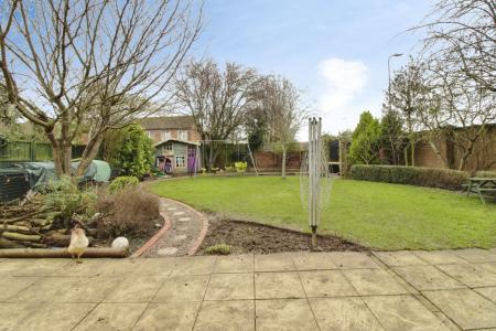 4 bedroom Detached house for sale in Hawthorn Close, Market Deeping, PE6