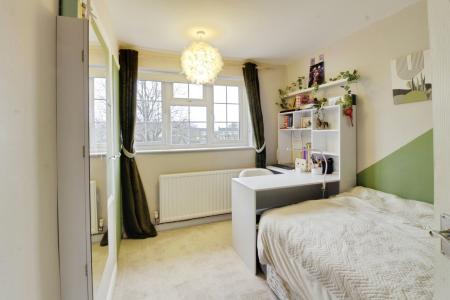 4 bedroom Detached house for sale in Hawthorn Close, Market Deeping, PE6