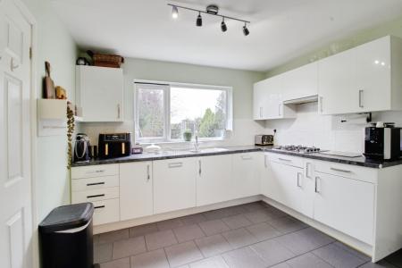 4 bedroom Detached house for sale in Hawthorn Close, Market Deeping, PE6