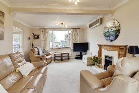 3 bedroom Chalet for sale in Guntons Road, Newborough, PE6