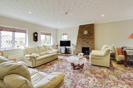 3 bedroom Detached bungalow for sale in Lindsey Avenue, Market Deeping, PE6