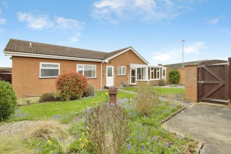3 bedroom Detached bungalow for sale in Lindsey Avenue, Market Deeping, PE6