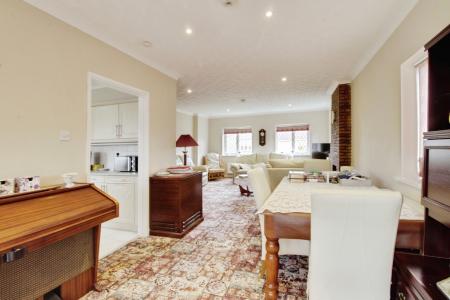 3 bedroom Detached bungalow for sale in Lindsey Avenue, Market Deeping, PE6