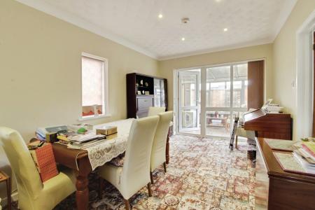 3 bedroom Detached bungalow for sale in Lindsey Avenue, Market Deeping, PE6