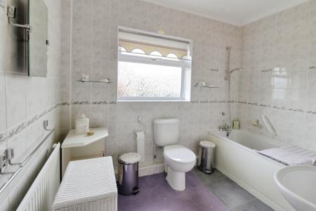 3 bedroom Detached bungalow for sale in Lindsey Avenue, Market Deeping, PE6