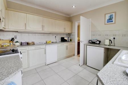 3 bedroom Detached bungalow for sale in Lindsey Avenue, Market Deeping, PE6