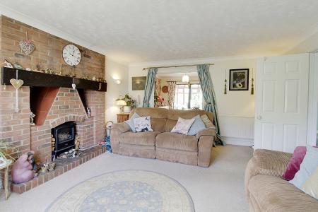 4 bedroom Detached house for sale in Meadway, Market Deeping, PE6