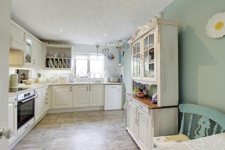 4 bedroom Detached house for sale in Meadway, Market Deeping, PE6