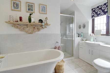 4 bedroom Detached house for sale in Meadway, Market Deeping, PE6