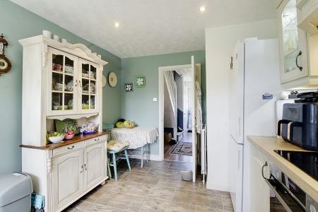 4 bedroom Detached house for sale in Meadway, Market Deeping, PE6