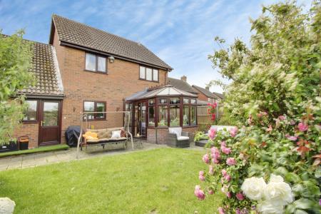 4 bedroom Detached house for sale in Meadway, Market Deeping, PE6