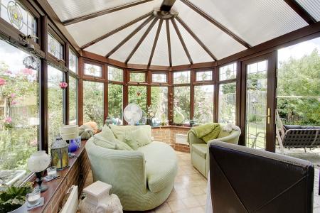 4 bedroom Detached house for sale in Meadway, Market Deeping, PE6