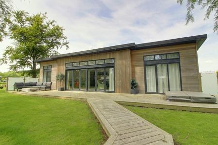 Lodge 11 Langtoft Lakes, PE6 9QB