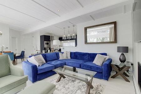 2 bedroom Lodge for sale in Lodge 11 Langtoft Lakes, PE6 9QB