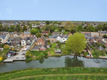 4 bedroom Semi-detached house for sale in Church Street, Deeping St. James, PE6