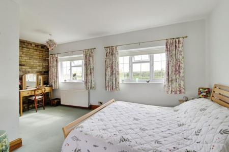 4 bedroom Semi-detached house for sale in Church Street, Deeping St. James, PE6
