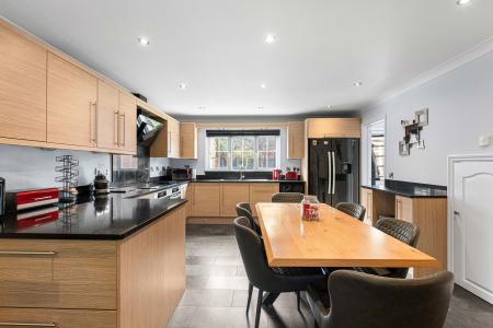 5 bedroom Detached house for sale in Haywain Drive, Deeping St. Nicholas, PE11