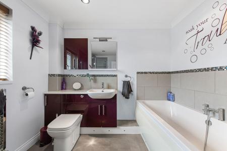 5 bedroom Detached house for sale in Haywain Drive, Deeping St. Nicholas, PE11