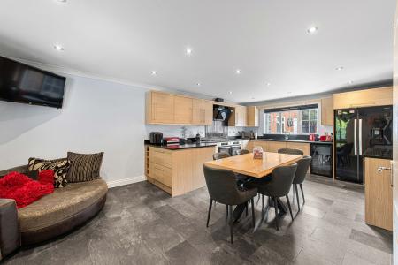 5 bedroom Detached house for sale in Haywain Drive, Deeping St. Nicholas, PE11
