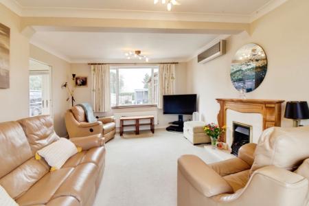 3 bedroom Chalet for sale in Guntons Road, Newborough, PE6